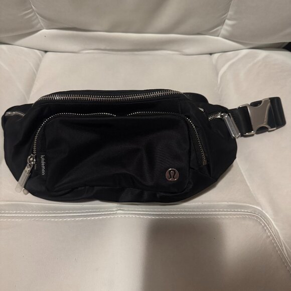 BRAND NEW Everywhere Belt Bag Extra Large 4L Metal Hardware - Picture 1 of 5